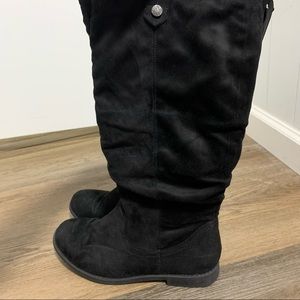 Black boots barely worn